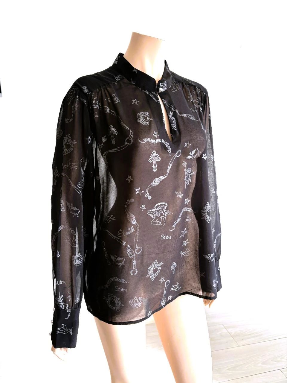 Caroline Biss sheer blouse – maat 46 – zilverkleurige details & bolknoopjes